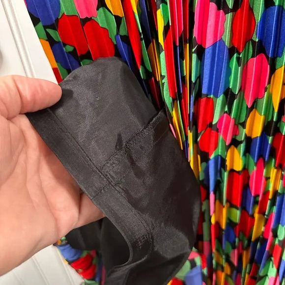 Floral Vintage 100% Belted Silk Dress with pleated skirt lined with shoulder pad - Picture 7 of 7